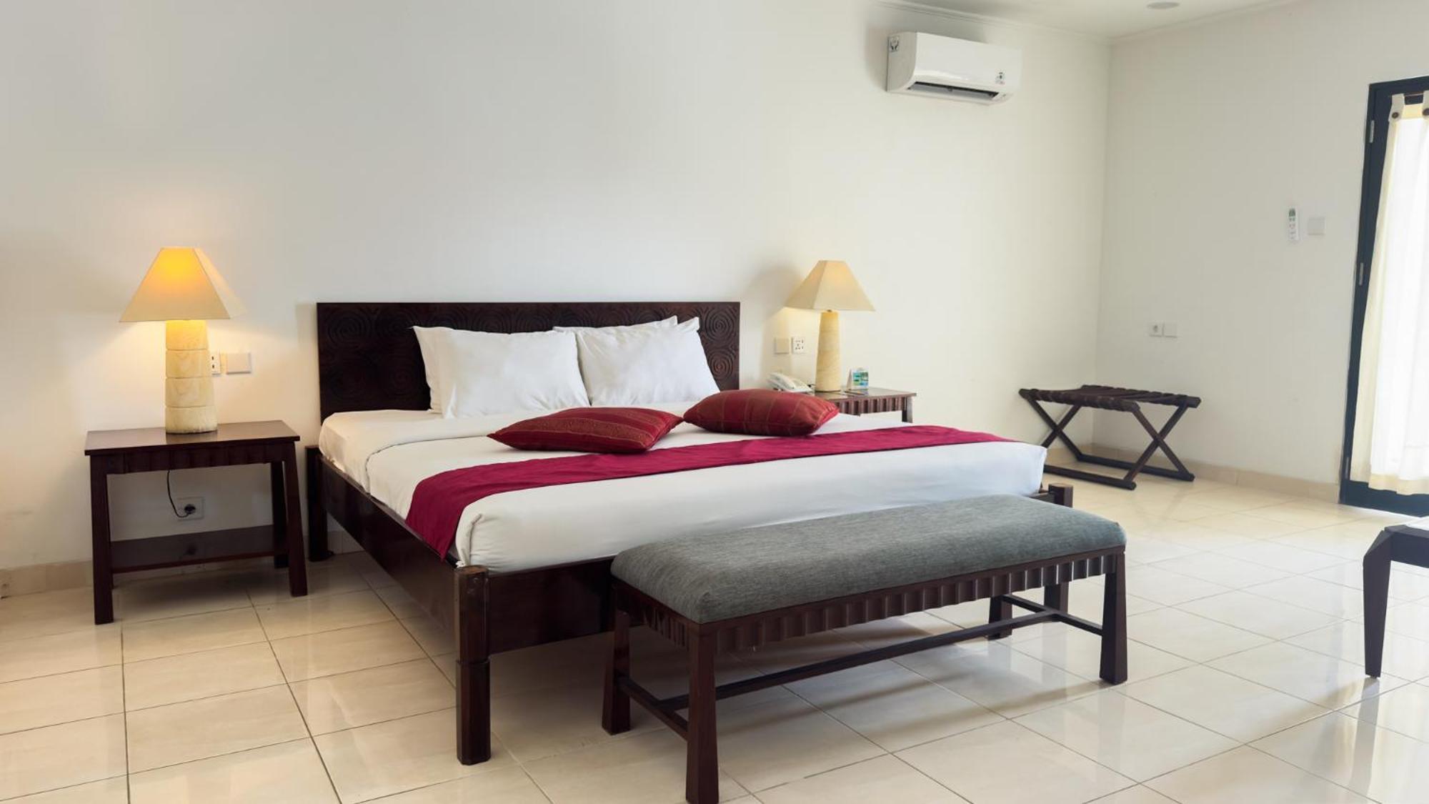 Legong Keraton Beach Hotel Canggu  Exterior photo