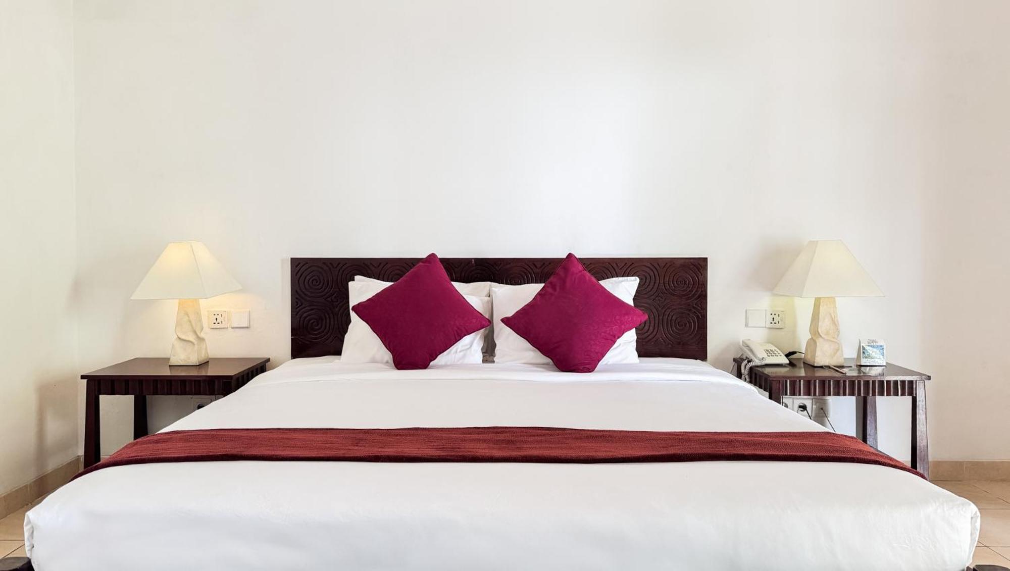 Legong Keraton Beach Hotel Canggu  Exterior photo