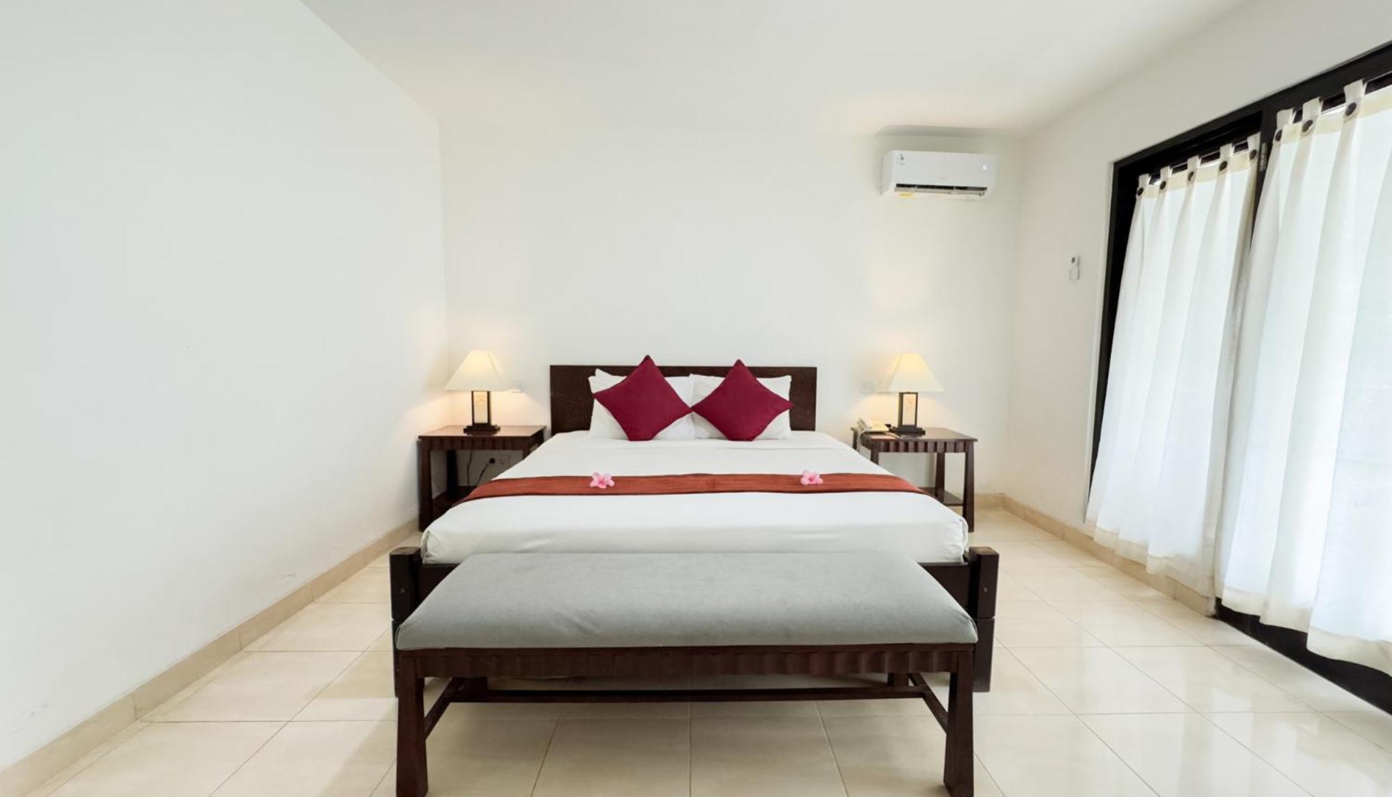 Legong Keraton Beach Hotel Canggu  Exterior photo