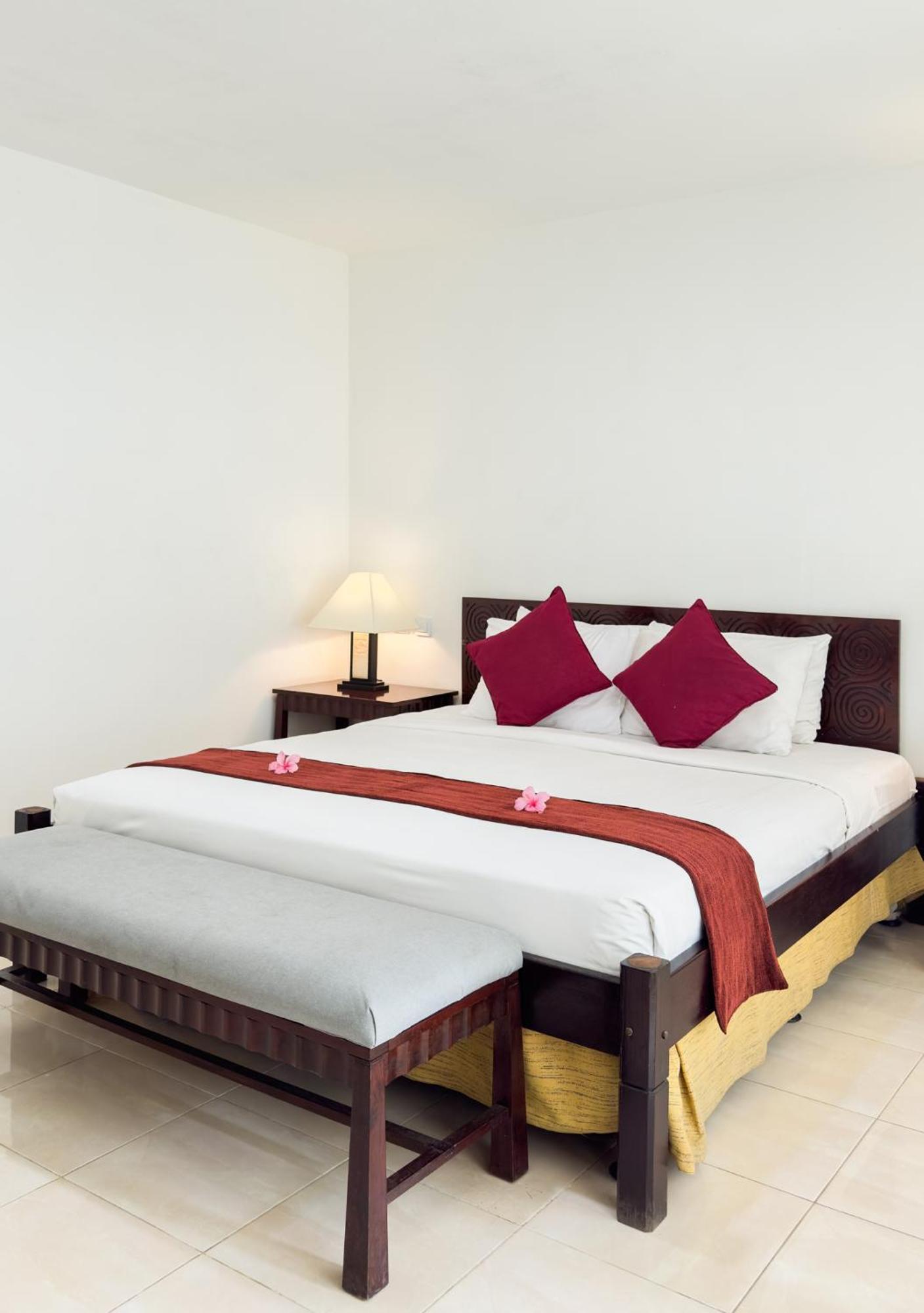 Legong Keraton Beach Hotel Canggu  Exterior photo